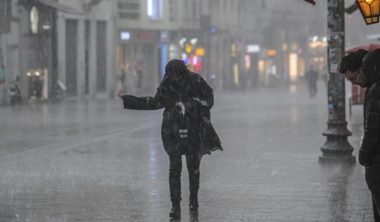 İstanbul için fırtına ve sağanak uyarısı