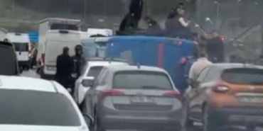 İstanbul'da cezaevi nakil aracı devrildi: 10 yaralı