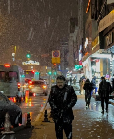 İstanbul'da kar yağışı aralıklarla etkili oluyor