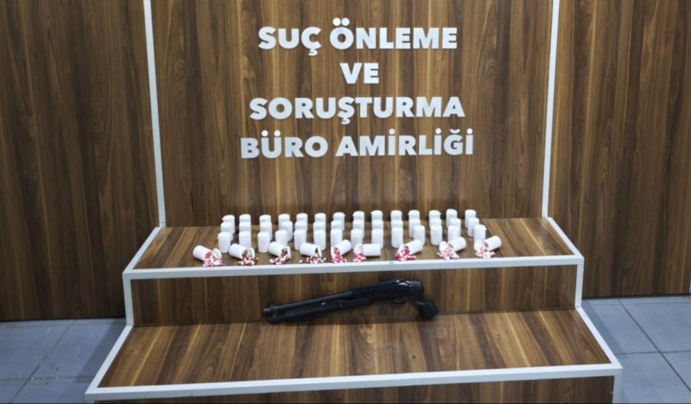 İzmir'de bir evde 2 bin 550 uyuşturucu hap ele geçirildi