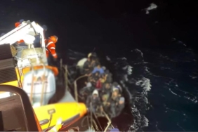 İzmir'de düzensiz göçmenleri taşıyan bot battı