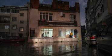 İzmir'de yollar göle döndü