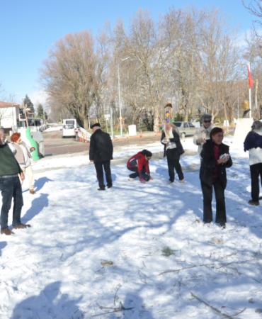 İzmir'in yüksek kesimlerine kar yağdı