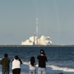 Jeff Bezos, uzaya binlerce uyduluk ağ kuracak