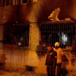 Kadıköy'de 4 katlı binada yangın: 1'i ağır 8 yaralı