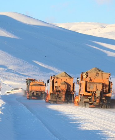 Kar kaplanları kesintisiz ulaşım için gece gündüz çalışıyor