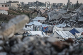 Katil İsrail, ateşkese rağmen Gazze Şeridi'ne saldırılarını sürdürdü