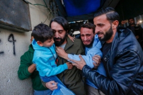 Katil İsrail, Gazze'de alıkoyduğu 7 Filistinli esiri daha serbest bıraktı