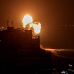 Katil İsrail ordusu, ateşkese rağmen Gazze Şeridi'nin birçok bölgesini vuruyor