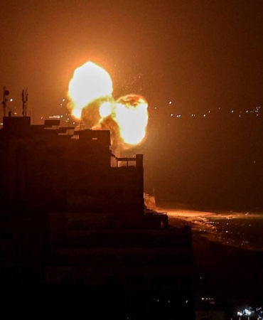 Katil İsrail ordusu, ateşkese rağmen Gazze Şeridi'nin birçok bölgesini vuruyor