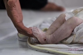 Katil İsrailin yardımları engellediği Gazzede soğuktan 21 kişi hayatını kaybetti