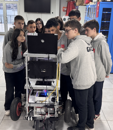 Lise öğrencileri, otonom araçların yazılım hatalarını tespit eden sistem geliştirdi
