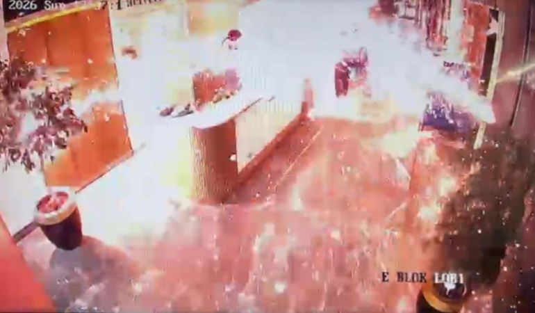 Lüks siteye getirilen kargo paketi bomba gibi patladı