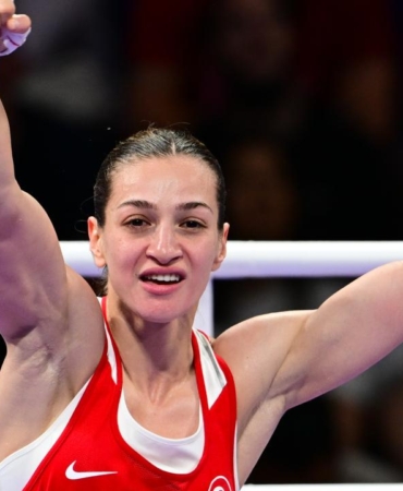 Milli boksör Buse Naz Çakıroğlu dünya ikincisi oldu