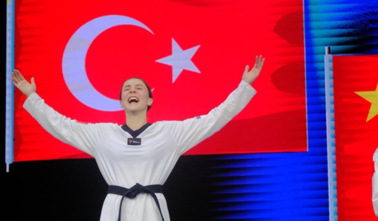 Milli Tekvandocu Kavurat dünya şampiyonu oldu