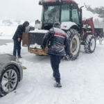Sakarya'da yoğun kar: Mahsur kalan 15 araç kurtarıldı