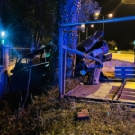 Samsun'da otomobil otobüs durağına çarptı: 1 yaralı