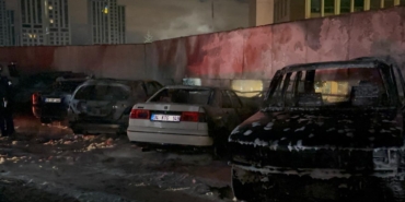 Sarıyer'de sanayi sitesinde çıkan yangında 5 otomobil yandı