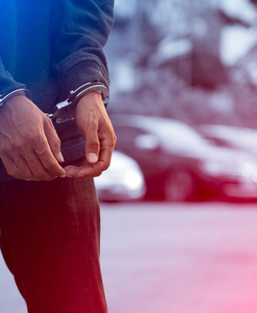 Siteye bırakılan kargo paketi patladı: 6 gözaltı