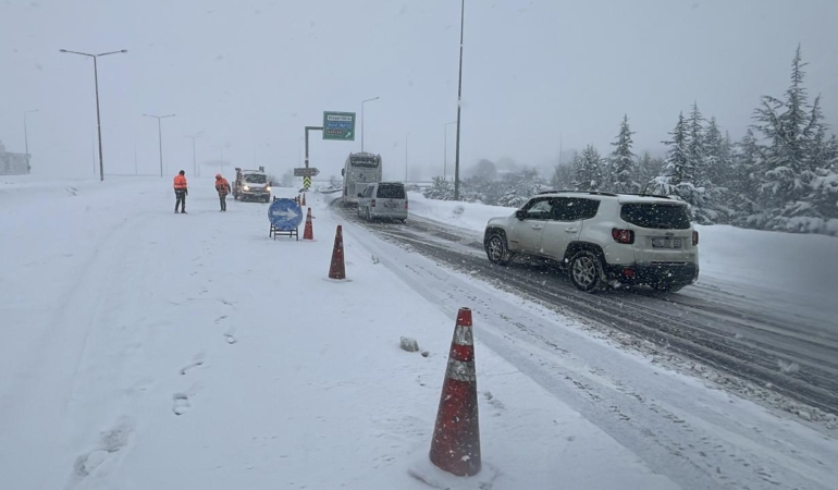 SivasKayseri yolu ulaşıma kapandı
