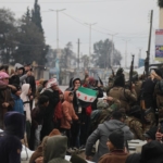 Soğuk ve yağmura rağmen Suriyeliler eve dönüş sevinci yaşıyor