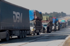 Suriye hükümeti, Ayn elArap'a 24 araç yardım malzemesi gönderdi