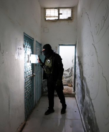 Suriye'nin Tabka ilçesindeki terör örgütü YPG hapishanesi görüntülendi