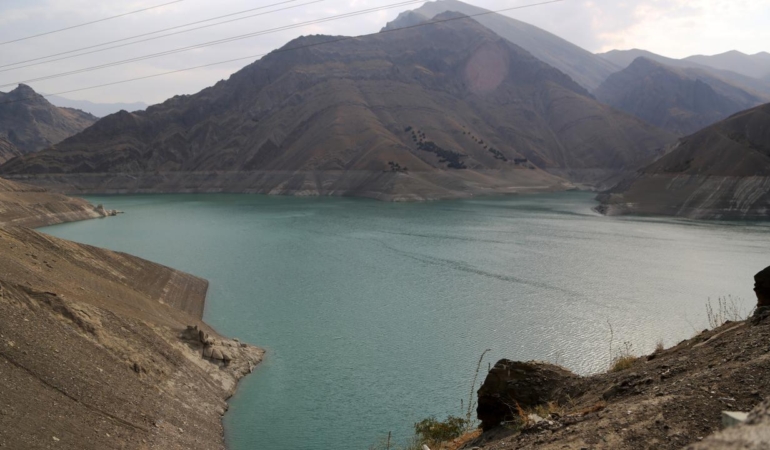 Tahran'da 5 barajın su seviyesi ölü hacmin altına indi