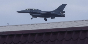 Tayvan'da F16 savaş uçağı eğitim uçuşunda düştü