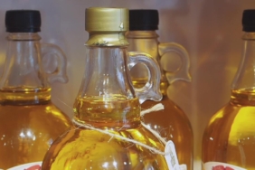 Taze sıkım zeytinyağı tüketmek diz kireçlenmesini hafifletiyor