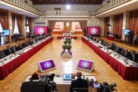 TBMM Başkanı Kurtulmuş, tarihi komisyon üyeleriyle görüştü