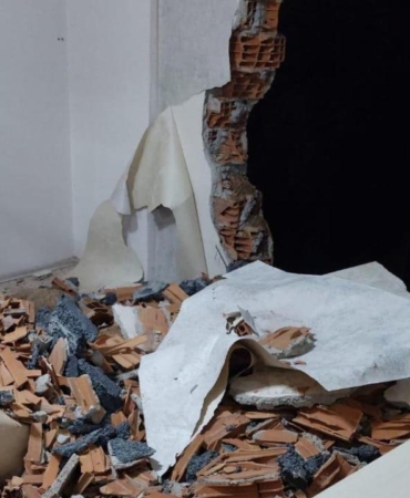 Trabzon'da toprak kaymasında hasar gören 6 katlı bina tahliye edildi