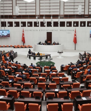 Trafik cezalarının artırılmasını da içeren kanun teklifi, TBMM Genel Kurulunda