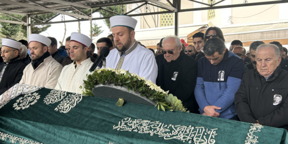 Türk halk müziği sanatçısı Seha Okuş, son yolculuğuna uğurlandı