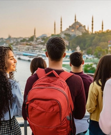 ÜNİDES ile gençler destekleniyor