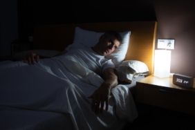 Uyku sorunu yaşayan gençlere sabah güneşi önerisi