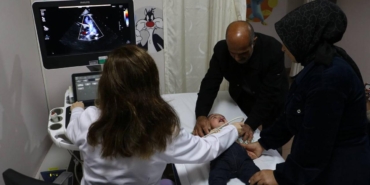 Yarım kalple doğan bebek mucizeyi başardı