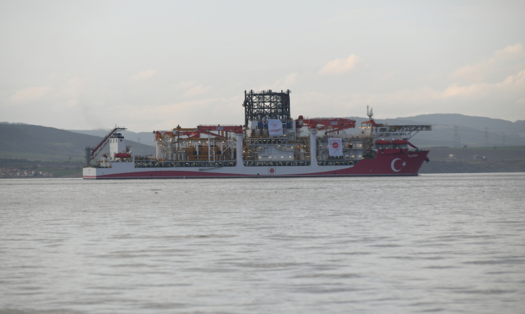 Yıldırım Çanakkale Boğazı'ndan geçti