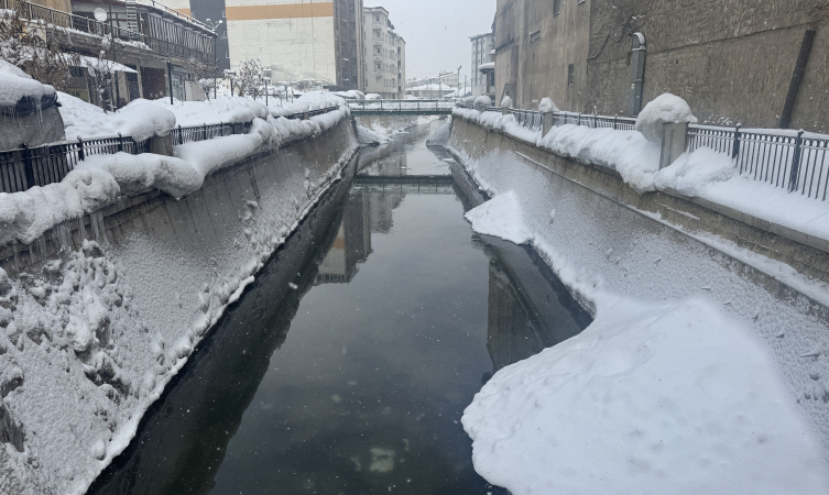 Yoğun kardan kapanan 4 bin 62 yol için ekipler seferber