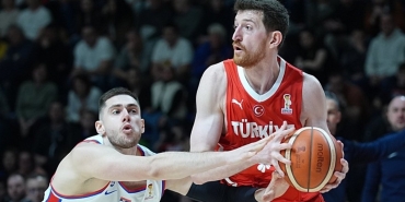 12 Dev Adam deplasmanda Sırbistan'ı yendi! (İŞTE MAÇIN ÖZETİ)