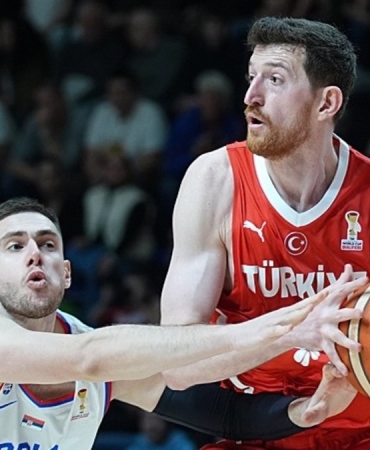 12 Dev Adam deplasmanda Sırbistan'ı yendi! (İŞTE MAÇIN ÖZETİ)