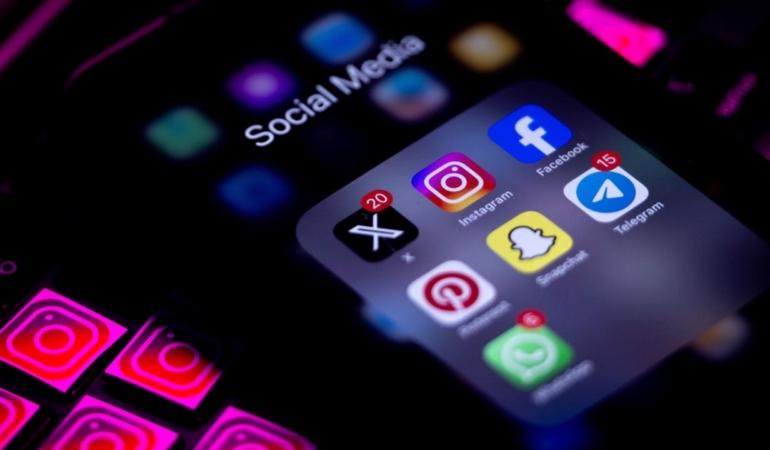 ABD İç Güvenlik Bakanlığı, sosyal medyada göçmenlik dairesini eleştirenlerin bilgilerini istedi