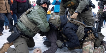 ABD'de ICE görevlilerinin eğitiminden silahların güvenli kullanımı gibi içeriklerin çıkarıldığı iddia edildi