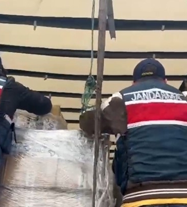 Adana'da 3 bin litre sahte alkol ele geçirildi