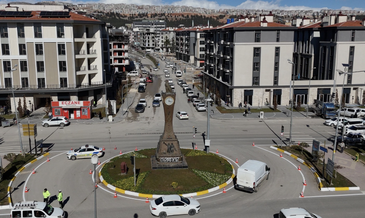 Adıyaman'da saat kulesi 3 yıldır 04