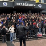 Alacakları ödenmeyen Buca Belediyesi işçileri iş bıraktı