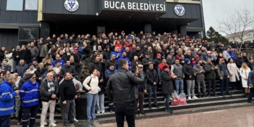 Alacakları ödenmeyen Buca Belediyesi işçileri iş bıraktı