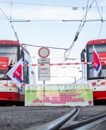 Almanya'da yeni grev dalgası toplu ulaşımı durma noktasına getirdi