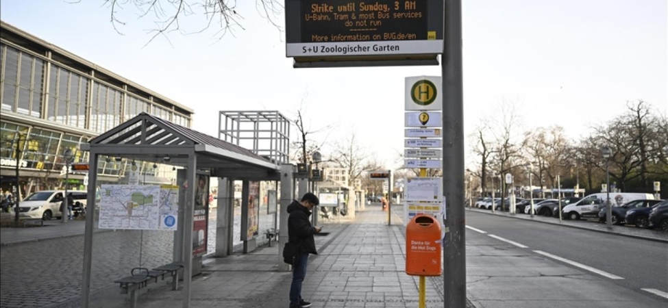 Almanya'da yeni grev dalgası toplu ulaşımı felç etti