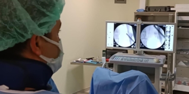 Ameliyata alınan hastadan 295 adet böbrek taşı çıkarıldı